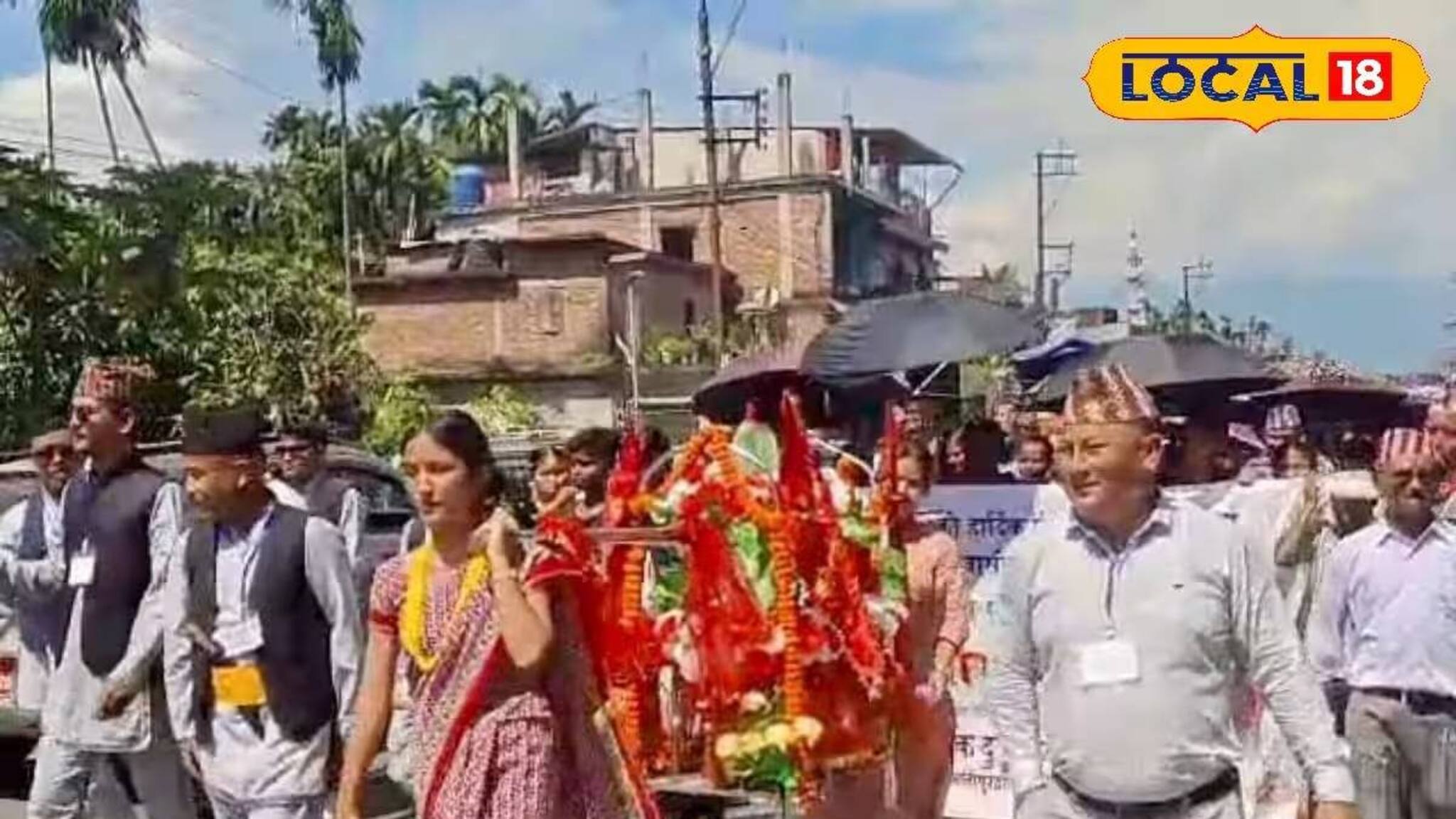 পালকিতে দেবী দুর্গার ছবি-ঘট! পুজোর আবহে উত্তরে ফুলপাতি উৎসব, এই শোভাযাত্রা কেন বের হয়?