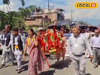 পালকিতে দেবী দুর্গার ছবি-ঘট! পুজোর আবহে উত্তরে ফুলপাতি উৎসব, এই শোভাযাত্রা কেন বের হয়?