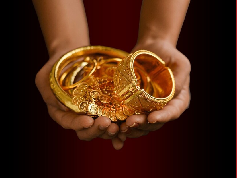 ঋদ্ধিসিদ্ধি বুলিয়নের ব্যবস্থাপনা পরিচালক পৃথ্বীরাজ কোঠারি বলেন, এই উৎসবের মরশুমে চাহিদা কম থাকার সম্ভাবনা রয়েছে। ক্রমবর্ধমান দামের কারণে গ্রাহকরা হয় তাঁদের কেনাকাটা কমিয়ে দেবেন, নয় তো হালকা ডিজাইনের গয়নার দিকে ঝুঁকবেন।