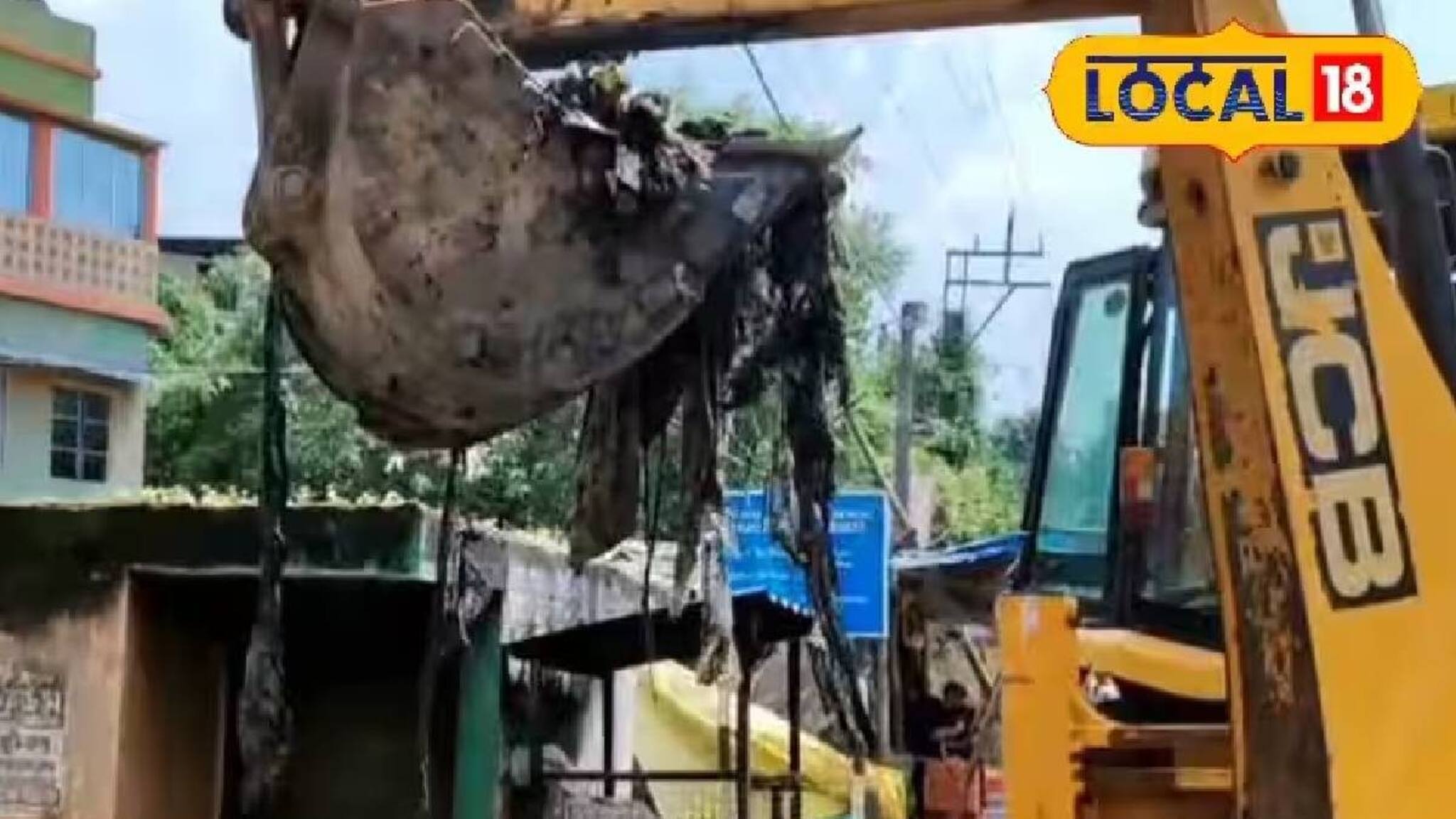 Gopiballavpur Market: প্রশাসনিক উদ্যোগ নয়! পুজোর আবহে বাজার পরিষ্কার করলেন ব্যবসায়ী, নিজের টাকায় সাফাই অভিযান তন্ময়ের