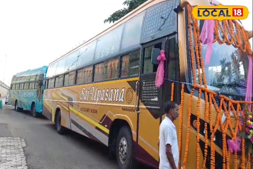 উদ্বোধন অনুষ্ঠানে উপস্থিত ছিলেন, জেলার আর.টি.এ বোর্ডের সদস্য অনুপ মাহাত, প্রাক্তন মন্ত্রী চূড়ামনি মাহাত, কুড়মি বোর্ডের ভাইস চেয়ারম্যান রথীন মাহাত, ঝাড়গ্রাম জেলা বাস অ্যাসোসিয়েশনের সভাপতি দিলীপ পাল, পঞ্চায়েত সমিতির সভাপতি দেবব্রত সাহা, বিশিষ্ট সমাজসেবী নরেন মাহাত সহ অন্যান্য অতিথিরা।(ছবি ও তথ্য - তন্ময় নন্দী)