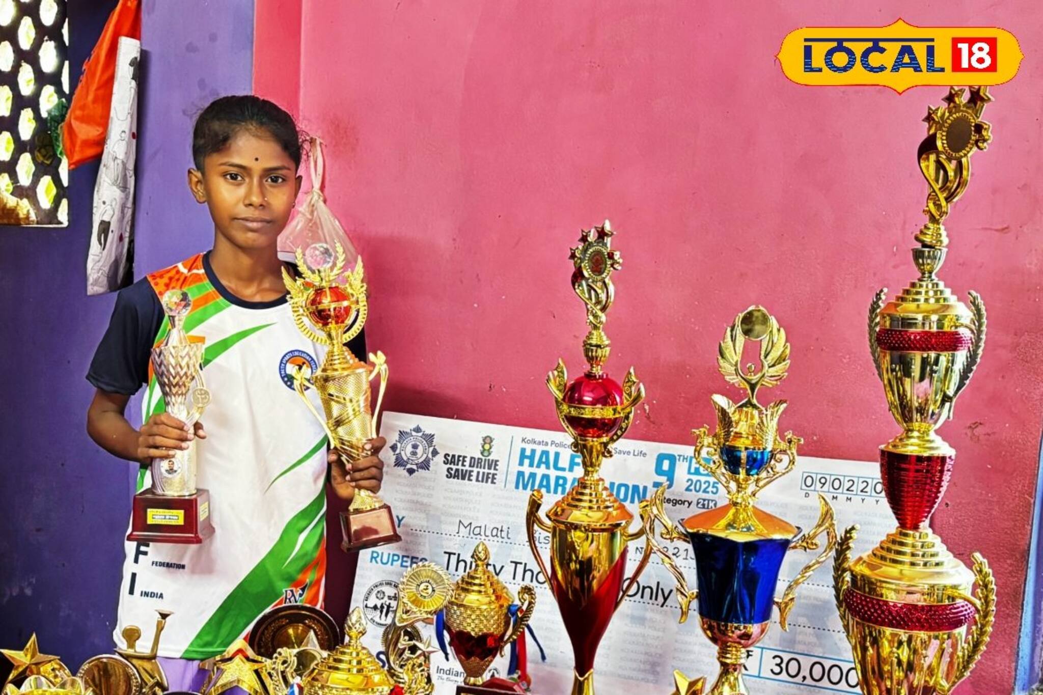 অভাবে আটকে স্বপ্ন! দেশের হয়ে খেলার জন্য লড়াই চালিয়ে যাচ্ছে কাটোয়ার মালতী