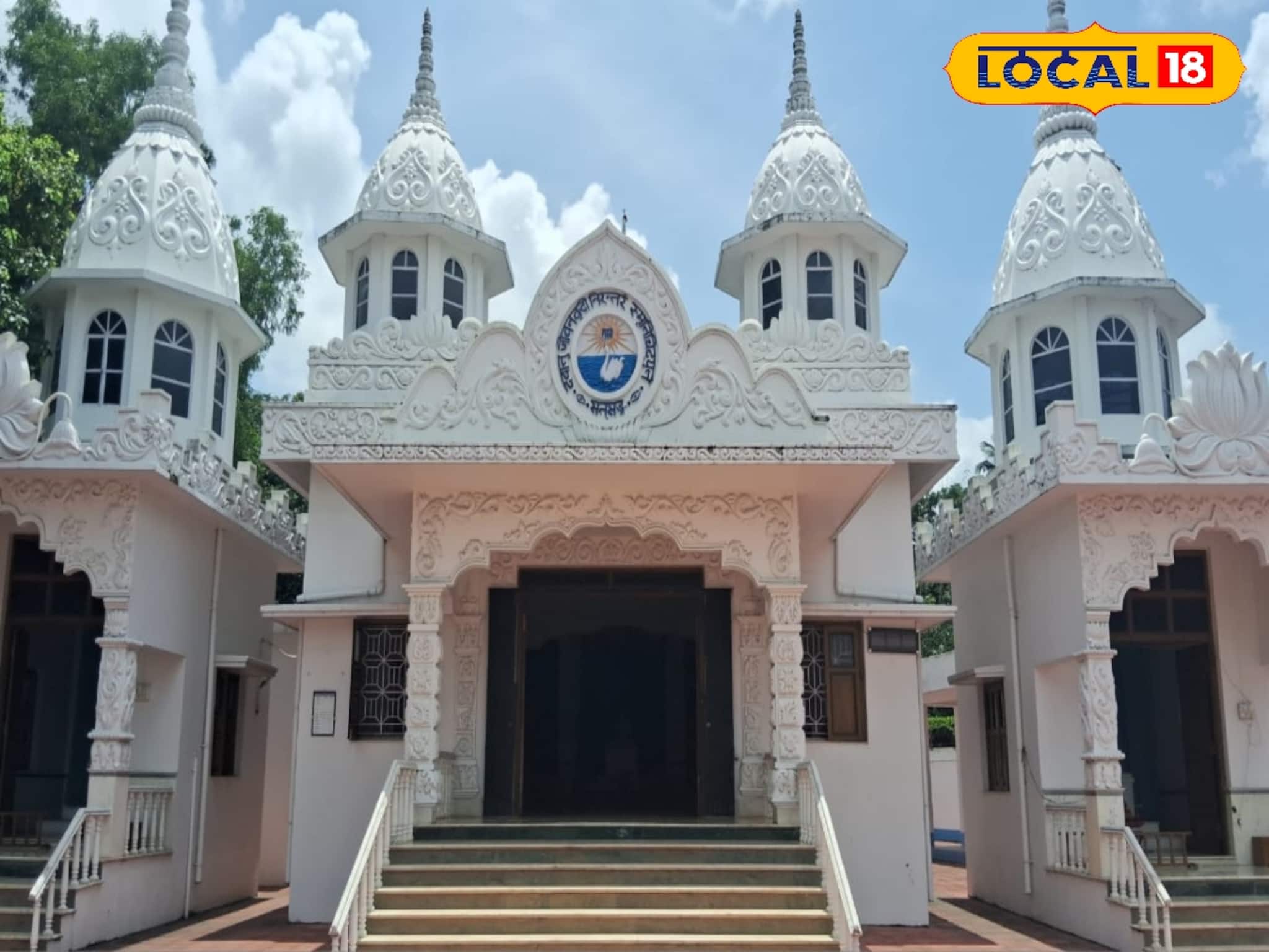 আদিগঙ্গার পাশে এই মন্দিরে পুণ্যার্থীদের সমাগম হয় অনুকূল ঠাকুরের জন্মতিথির পুণ্যলগ্নে