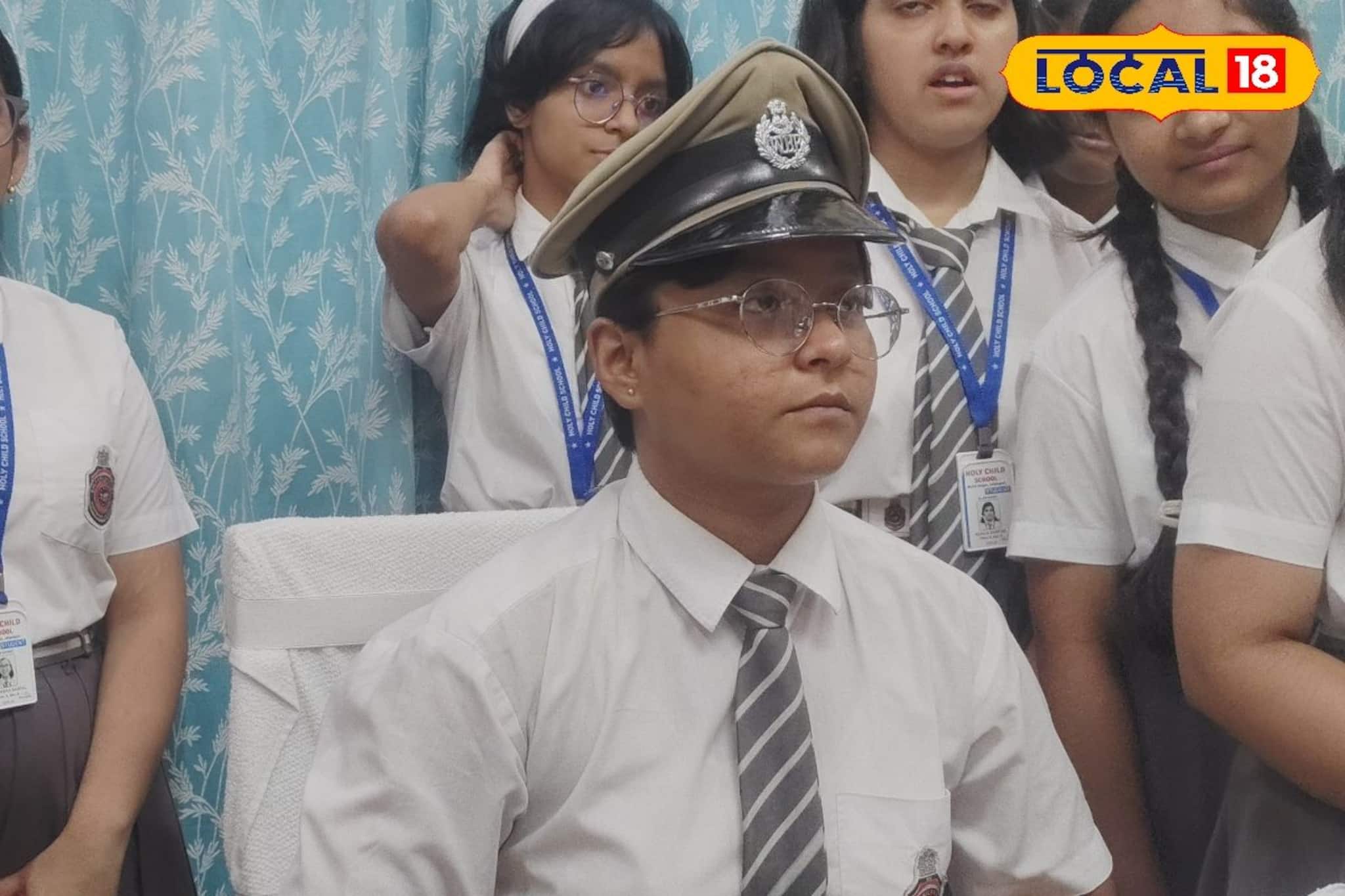 এক ঘণ্টার IC! ক্লাসরুম ছেড়ে থানার চেয়ারে বসে অফিস করল প্রিয়া