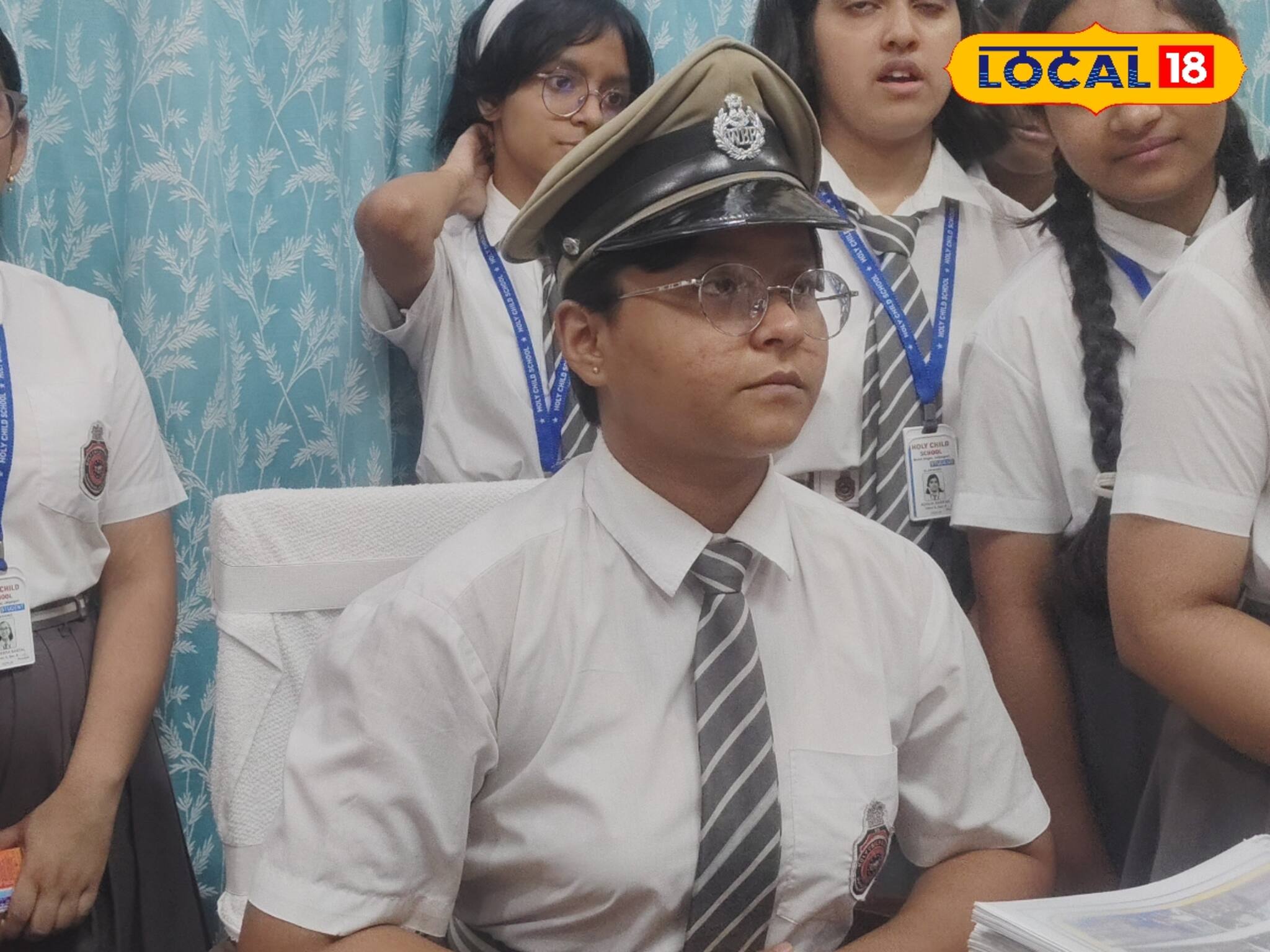 এক ঘণ্টার IC! ক্লাসরুম ছেড়ে থানার চেয়ারে বসে অফিস করল প্রিয়া