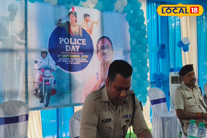 এই কর্মসূচিতে উপস্থিত ছিলেন পশ্চিম মেদিনীপুর জেলা পুলিশ সুপার ধৃতিমান সরকার। সঙ্গে ছিলেন অতিরিক্ত পুলিশ সুপার সহ জেলা পুলিশ প্রশাসনের একাধিক উচ্চপদস্থ আধিকারিক। (ছবি ও তথ্যঃ মিজানুর রহমান)