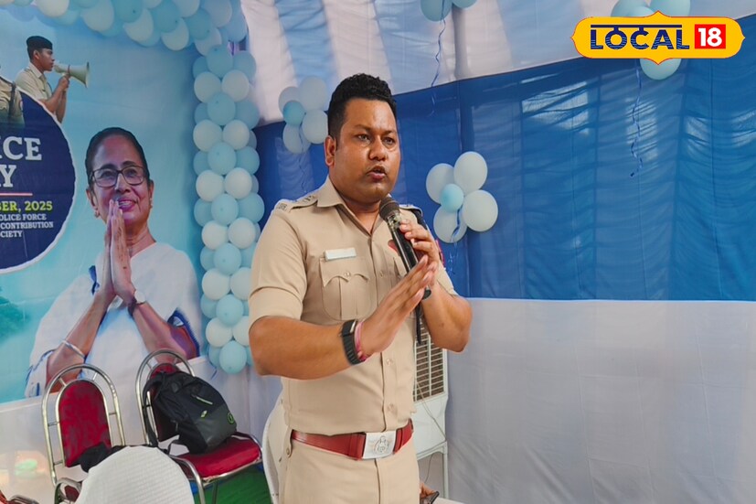 পশ্চিম মেদিনীপুর জেলা পুলিশ সুপার ধৃতিমান সরকার বলেন, বন্যার সময় স্বাস্থ্যকর্মীদের সঙ্গে কাঁধে কাঁধ মিলিয়ে পুলিশ প্রশাসন কাজ করেছে। স্পিডবোটে অসুস্থ মানুষদের উদ্ধার, শিশুদের শুকনো খাবার থেকে রান্না করা খাবার নৌকায় করে ঘরে পৌঁছে দেওয়া- সবক্ষেত্রেই সক্রিয় ভূমিকা নিয়েছে পুলিশ। তাই পুজোর আগে বন্যা দুর্গতদের সঙ্গে একটু আনন্দ ভাগ করে নিতেই এই উদ্যোগ। (ছবি ও তথ্যঃ মিজানুর রহমান)