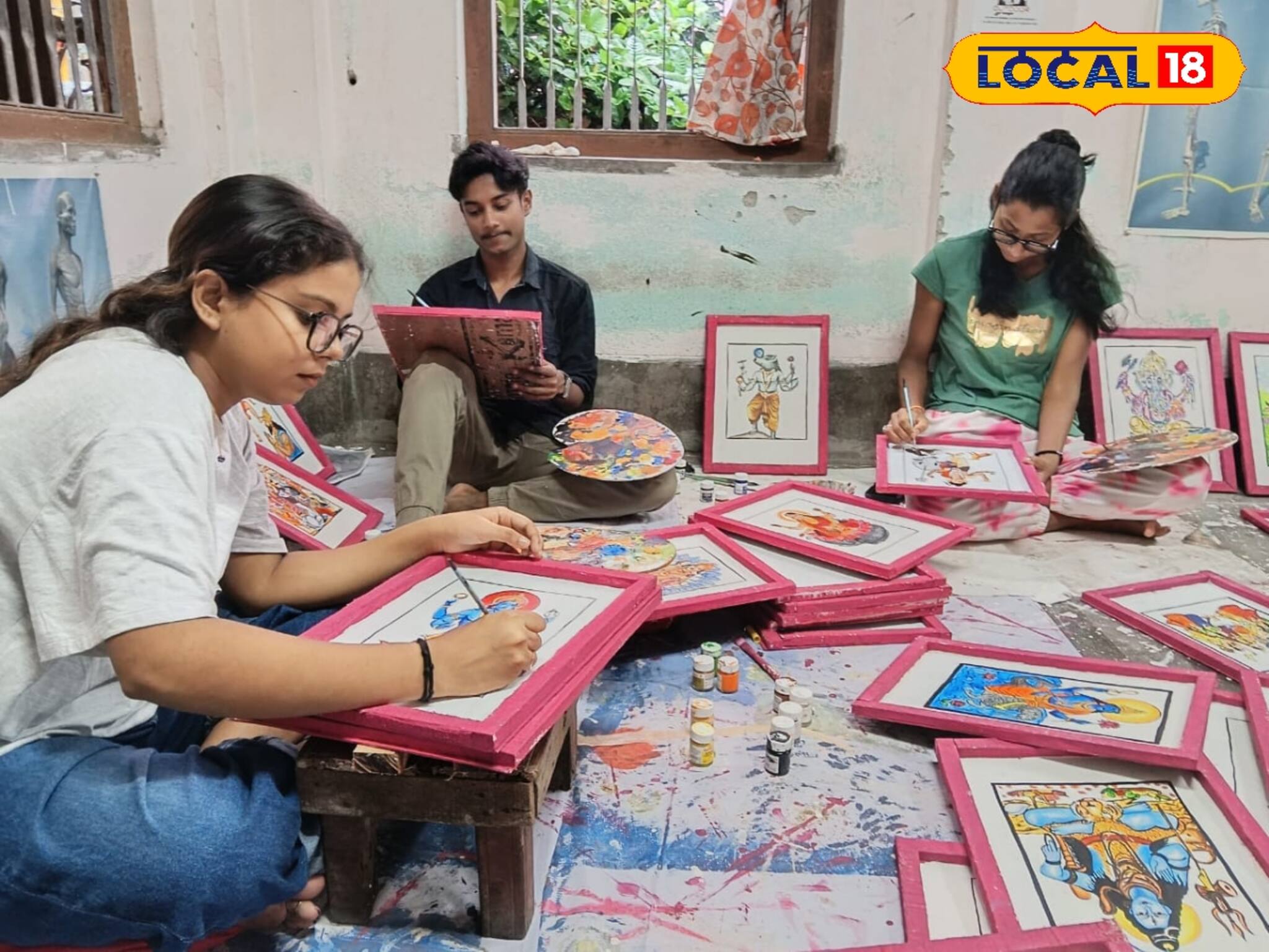 পঞ্জিকার পাতা দিয়ে তৈরি হচ্ছে দুর্গাপুজোর মন্ডপ, কোথায় হচ্ছে অভিনব প্যান্ডেল?
