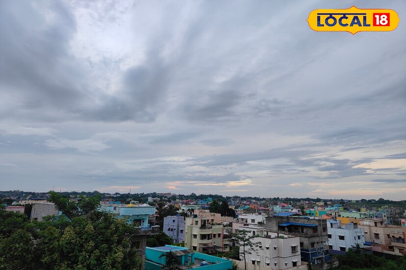 ভারী বৃষ্টির সম্ভাবনা দক্ষিণবঙ্গের পশ্চিম মেদিনীপুর, দক্ষিণ ২৪ পরগনা, পুরুলিয়া, বাঁকুড়া, পূর্ব বর্ধমান, হুগলি এবং হাওড়া এই সাত জেলায়। আপাতত রেহাই মিলছে না বৃষ্টি থেকে। জারি রয়েছে হলুদ সতর্কতা। ছবি ও তথ্য সংগ্রহে - শর্মিষ্ঠা ব্যানার্জি