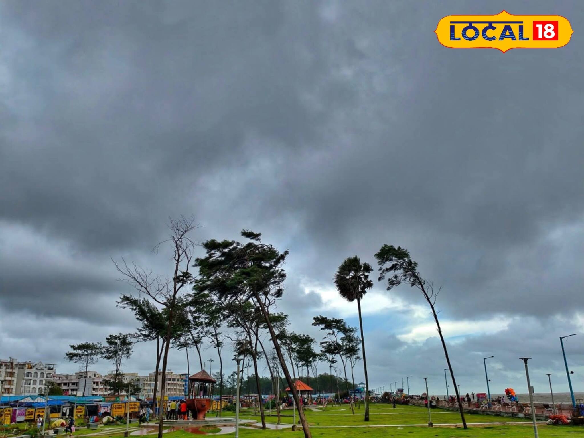 ঘোর নিম্নচাপ বঙ্গোপসাগরে...আর কিছুক্ষণের মধ‍্যে হুড়মুড়িয়ে নামবে বৃষ্টি