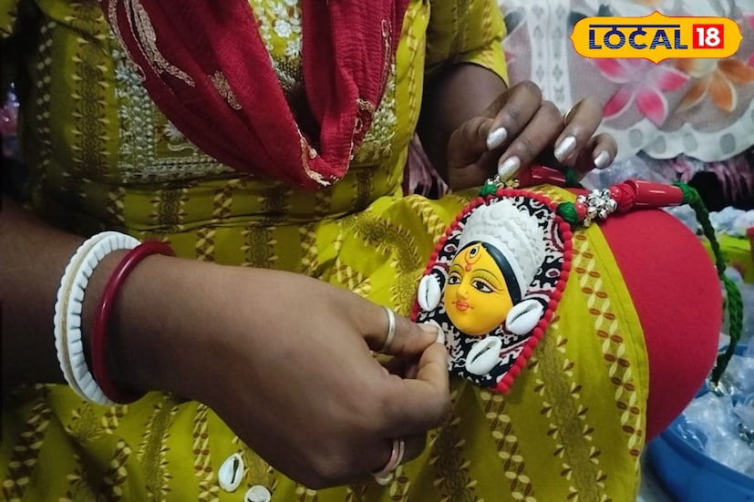 প্রথম অবস্থায় এই অলংকারের চাহিদা তেমনভাবে না থাকলেও পুজোর দিন যত এগিয়ে আসছে এই অলংকারের চাহিদা ততই বেড়ে যাচ্ছে। বালুরঘাট শহরের সৃজনী সংঘ এলাকার বাসিন্দা নন্দিতা গুহ এই অলংকারের কাজ শুরু করেন। সুস্মিতা গোস্বামী 