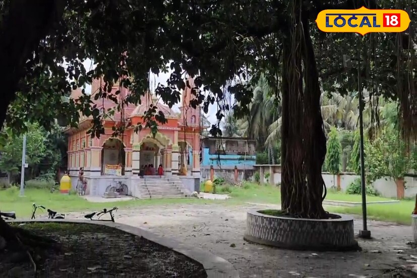 ৫০০ বছরেরও বেশি সময় আগের কথা, শ্রীচৈতন্য মহাপ্রভুর আগমন হয় গ্রামে। কিভাবে এবং কেন ঘটেছিল, তা নিয়ে মানুষের মধ্যে কৌতুহল অনেক। জানা যায়, নদী তীরবর্তী পিছলদহ গ্রামের একটি তমাল গাছের ছায়ায় ঘণ্টা খানেক বিশ্রাম নিয়েছিলেন তিনি। (ছবি ও তথ্য : রাকেশ মাইতি)