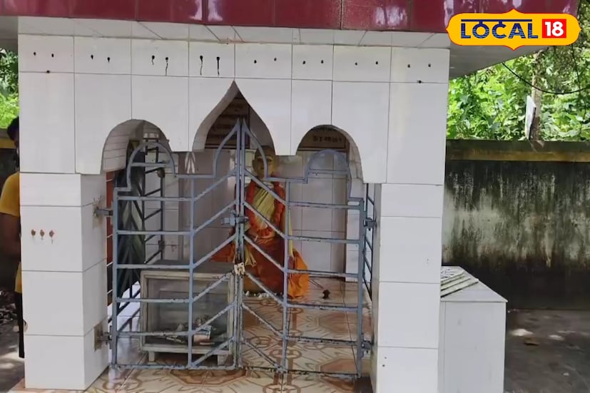 শ্যামপুর, রাকেশ মাইতি: শ্রী চৈতন্য মহাপ্রভু'র স্মৃতি আকড়ে রয়েছে হাওড়ার এই গ্রাম! হাওড়া জেলার দক্ষিণ প্রান্তে নদী লাগোয়া গ্রামে পা পড়েছিল শ্রী চৈতন্য মহাপ্রভুর। জানা যায়, এখানে বেশ কিছুক্ষণ বিশ্রামও নিয়েছিলেন তিনি। জেলার মানুষের কাছে সেই স্থান আজও পবিত্র হয়ে রয়ে গেছে।