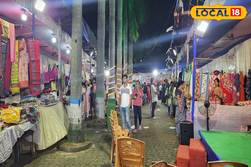 মহিলাদের আর্থিক দিক দিয়ে স্বাবলম্বী করে তুলতে আয়োজন করা হয়েছে স্বয়ংসিদ্ধা শিল্প মেলা। এখানে আসানসোলের মহিলাদের হাতের তৈরি বিভিন্ন জিনিসপত্র পাওয়া যাবে। মেলা শুরু হয়েছে ৩০শে আগস্ট থেকে চলবে ৪ঠা সেপ্টেম্বর পর্যন্ত। মিলাটি বসেছে আসানসোল রবীন্দ্র ভবন চত্বরে। (ছবি ও তথ্য - রিন্টু পাঁজা) মহিলাদের আর্থিক দিক দিয়ে স্বাবলম্বী করে তুলতে আয়োজন করা হয়েছে স্বয়ংসিদ্ধা শিল্প মেলা। এখানে আসানসোলের মহিলাদের হাতের তৈরি বিভিন্ন জিনিসপত্র পাওয়া যাবে। মেলা শুরু হয়েছে ৩০শে আগস্ট থেকে চলবে ৪ঠা সেপ্টেম্বর পর্যন্ত। মিলাটি বসেছে আসানসোল রবীন্দ্র ভবন চত্বরে। (ছবি ও তথ্য - রিন্টু পাঁজা)