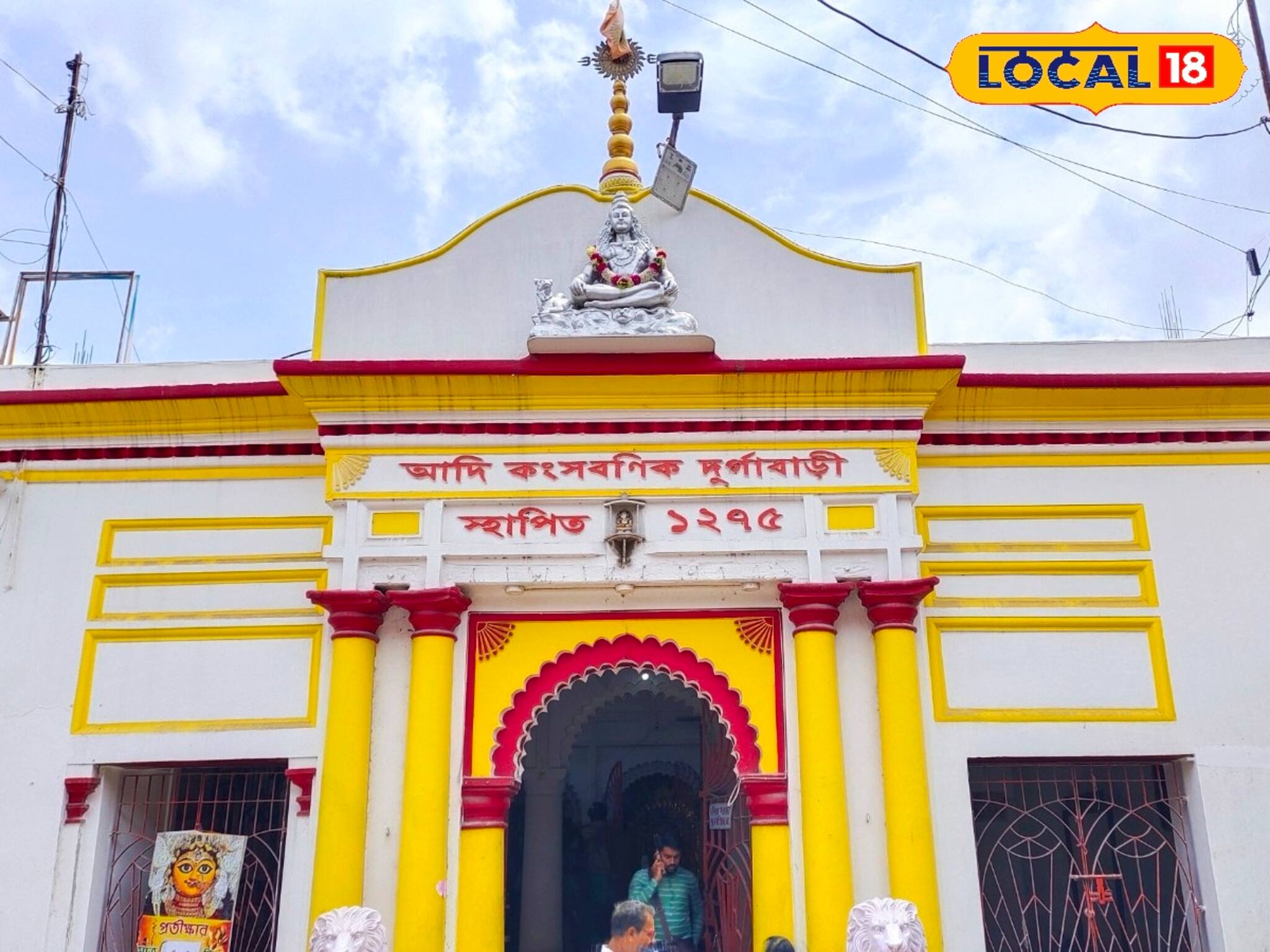 Durga Puja: পুজোর সমস্ত দায়িত্ব পালন করেন পুরুষেরা, মালদহের আদি কংস বণিক সম্প্রদায়ের এই পরম্পরা ৩৫০ বছর পুরনো