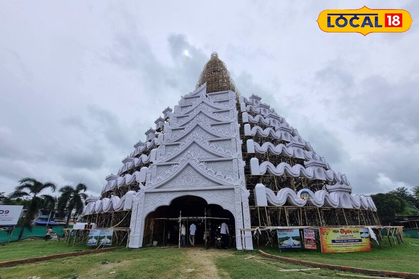 *২০২৫ সালের দুর্গাপুজোয় তাদের নিবেদন মায়ানমারের ঐতিহাসিক সিনবিউম প্যাগোডা। ইতিমধ্যেই মণ্ডপ নির্মাণের কাজ জোরকদমে চলছে এবং বাইরে-ভেতরে ফাইবারের সূক্ষ্ম কারুকার্য অনেকটাই এগিয়েছে।