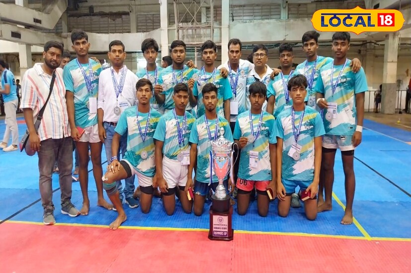 রাজ্য স্তরের পর এবারে জাতীয় স্তরে কাবাডি খেলার সুযোগ হল মালদহের ১৩ জন খেলোয়াড়দের। বিভিন্ন বয়স বিভাগে জেলার ১৩ জন কাবাডি খেলোয়াড় বাংলার হয়ে খেলবেন জাতীয় স্কুল কাবাডি চ্যাম্পিয়নশিপ।(ছবি ও তথ্য: জিএম মোমিন)
