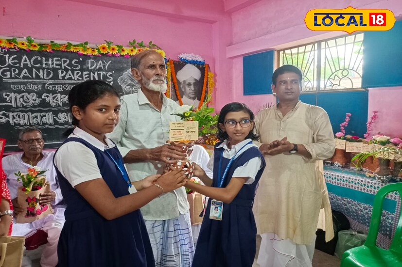 বিদ্যালয়ের পড়ুয়া সৃজনী কামিল্যা, সায়ন্তনী পালরা বলেন, আমরা প্রতিবছর বিদ্যালয়ে শিক্ষক দিবস পালন করি। তবে আমাদের শিক্ষক বাবা-মা। তাঁদের শিক্ষক তাঁদের বাবা-মা। তাই এদিন দাদু ও ঠাকুমাদের কথা, তাঁদের দেওয়া পরামর্শ শুনেছি। অভিনব এই সিদ্ধান্ত ও উদ্যোগ বিদ্যালয়ের। আমরা বেশ খুশি। (ছবি ও তথ্যঃ রঞ্জন চন্দ)