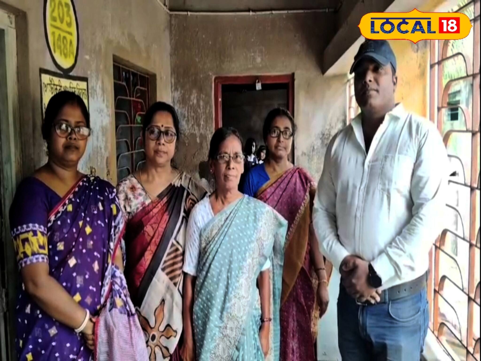 কর্মজীবনে নিয়েছেন মাত্র ১১টি ছুটি, অবসরের পরও ৭ বছর বিনা পারিশ্রমিকে স্কুলে নিচ্ছেন ক্লাস