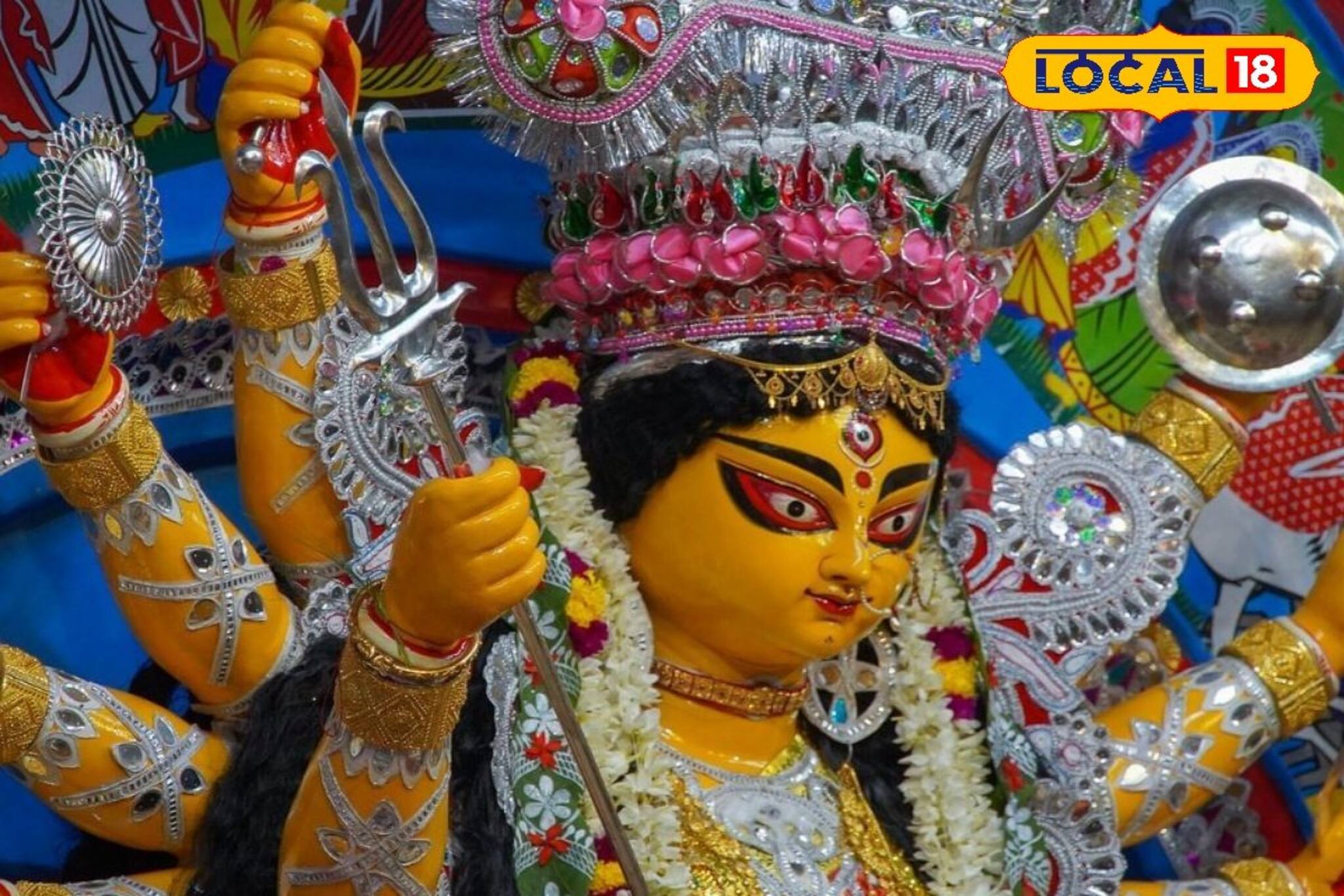 দুর্গাপুজোয় কেন প্রয়োজন ১০৮ লাল পদ্ম? কখন নিবেদন করা হয় এই ফুল? জানুন জ্যোতিষ পরামর্শ