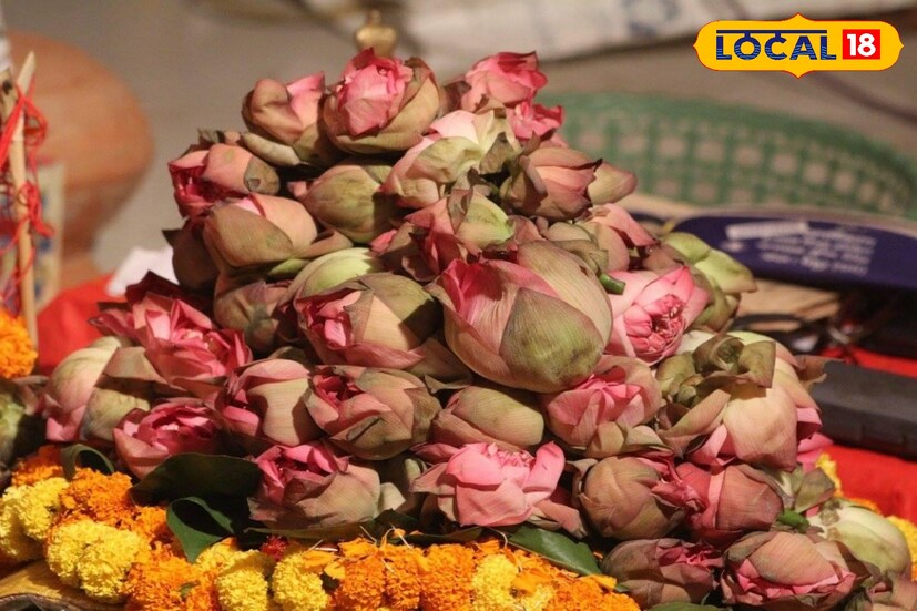 ষষ্ঠী তিথিতে রামচন্দ্র মা দুর্গার পুজো শুরু করেছিলেন। অষ্টমী ও নবমী তিথির সন্ধিক্ষণে রামচন্দ্র অস্ত্রলাভ করেন। অনেকের মতে এই কারণেও সন্ধিপুজোয় ১০৮টি পদ্ম নিবেদনের রীতি প্রচলিত হয়েছে।
