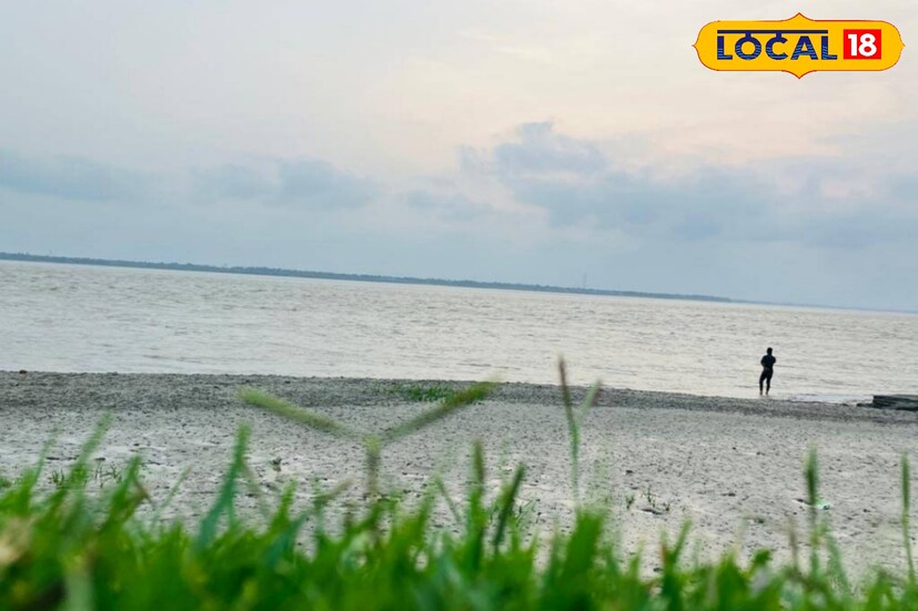 নদীর পাড় বরাবর সুবিস্তীর্ণ তটভূমি ধরে হেঁটে হেঁটে যেতে মন থেকে দূর হয়ে যাবে বাড়ির চিন্তা, অফিসের চাপ। কলকাতা থেকে মাত্র ৭৫ কিলোমিটার দূরের জায়গার প্রাকৃতিক সৌন্দর্য আপনাকে মুগ্ধ করবেই।