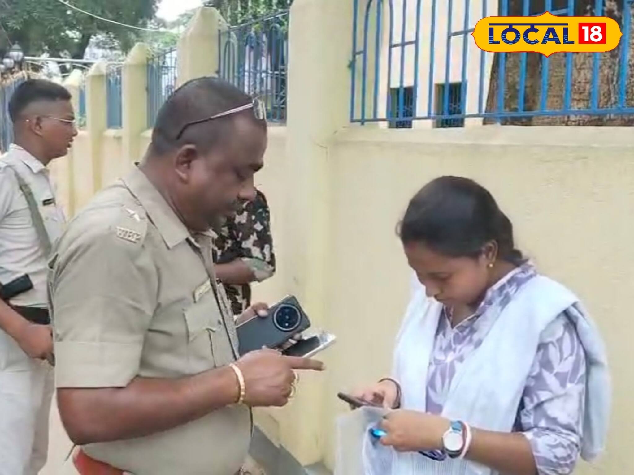 'দেখি অ্যাডমিটটা', গর্ভবতী SSC পরীক্ষার্থীর চিন্তা দূর করতে পুলিশ যা করল, জানলে গর্ব হবে!