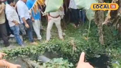 মালদহের মোথাবাড়িতে কালভার্ট থেকে দুই বন্ধুর মৃতদেহ উদ্ধার