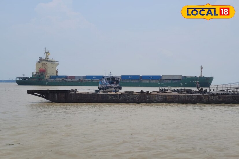 বর্তমানে যুদ্ধকালীন তৎপরতায় শুরু হয়েছে কাজ। যার ফলে খুশি স্থানীয়রা‌। হাওড়া ও পূর্ব মেদিনীপুরে যাতায়াতের ক্ষেত্রে ব্যস্ততম নুরপুর ফেরিঘাটের খুব কাছেই নিয়ন্ত্রণ হারিয়ে চলে আসে বিদেশী পণ্যবাহী একটি জাহাজ।