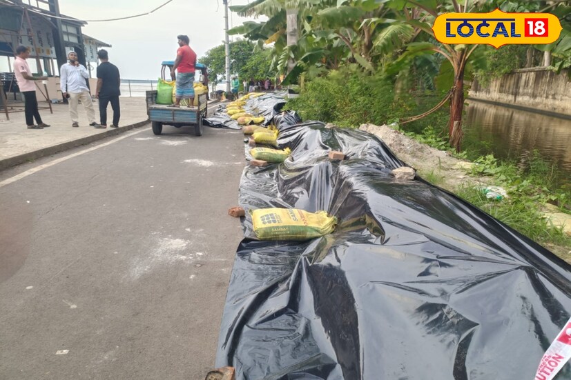 ডায়মন্ডহারবার, দক্ষিণ ২৪ পরগনা, নবাব মল্লিক: নুরপুরে জেটিঘাটের কাছে রাস্তায় দেখা গেল ফাটল। এই ফাটল দেখার পর দ্রুতগতিতে চলছে সংস্কারের কাজ। ফাটল চওড়া হওয়ার আগেই সংস্কারের কাজ শেষ হয়েছে, ফলে খুশি স্থানীয়রা। ছবি ও তথ্য: নবাব মল্লিক