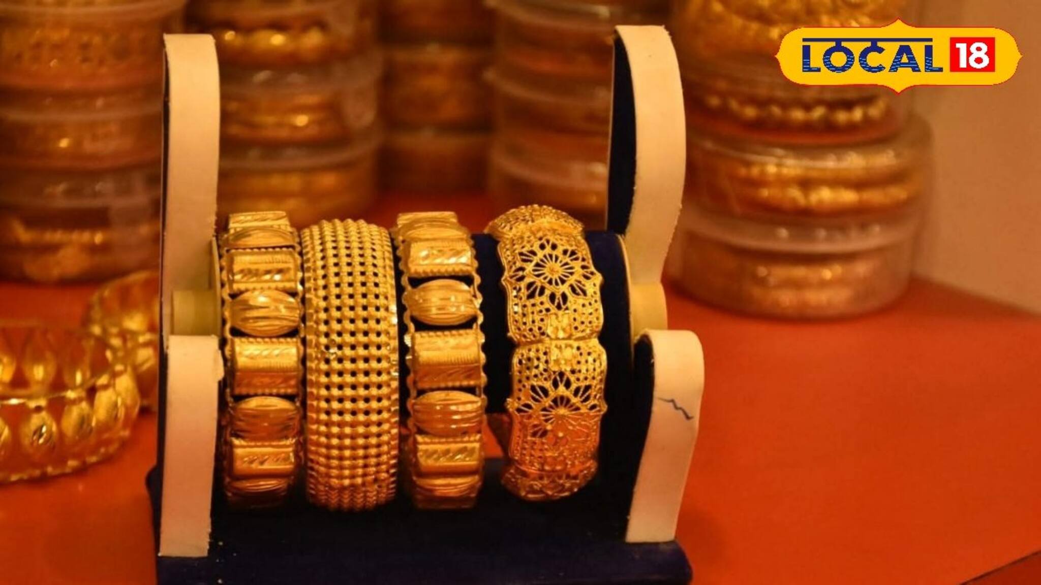 আকাশছোঁয়া দামের বাজারেও দাসপুরে সোনা-রুপোর গয়নার রমরমা