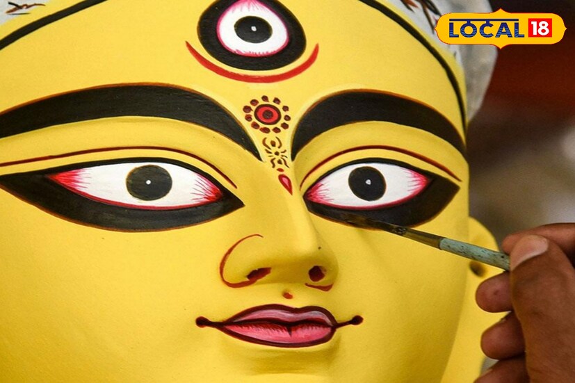বঙ্গীয় পুরোহিত সভার সভাপতি চন্ডী চরণ হালদার জানিয়েছেন, শরৎকাল হল যে কোনও দেবদেবীর নিদ্রাকাল। পৃথিবীর এক বছরের সমান স্বর্গের একদিন তাই সূর্যের উত্তরায়নকে বলা হয় দেবতাদের দিন এবং দক্ষিণায়নকে বলা হয় দেবতাদের রাত্রি কাল। বলা ভাল, সূর্যের এই উত্তরায়ণ চলে ছ'মাস এবং দক্ষিণায়ন চলে ছ' মাস।