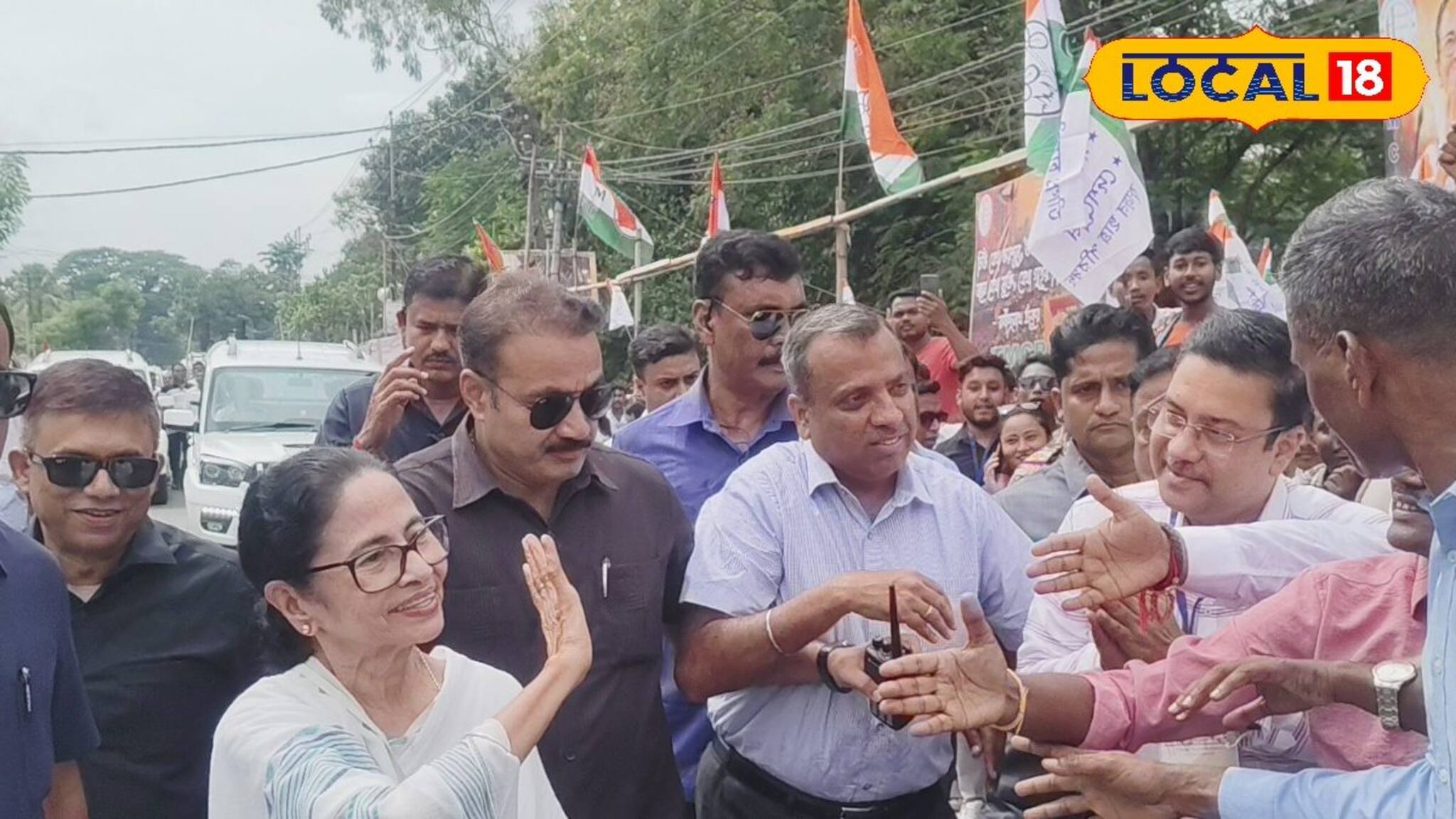 মুখ্যমন্ত্রীকে সামনে পেয়ে আবদার জলপাইগুড়ির প্রিন্সিপাল থেকে শুরু করে সাধারণ মানুষের!