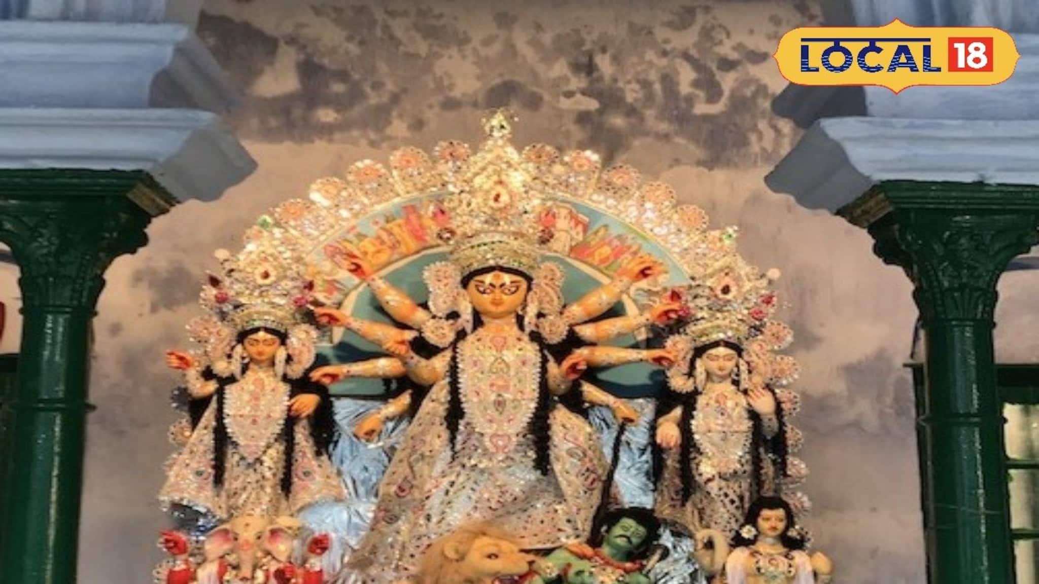 সাক্ষী বহতা আত্রেয়ী, বালুরঘাটে সাহাবাড়ির ঠাকুরদালানে ১৮৫ বছর ধরে পূজিতা দশভুজা