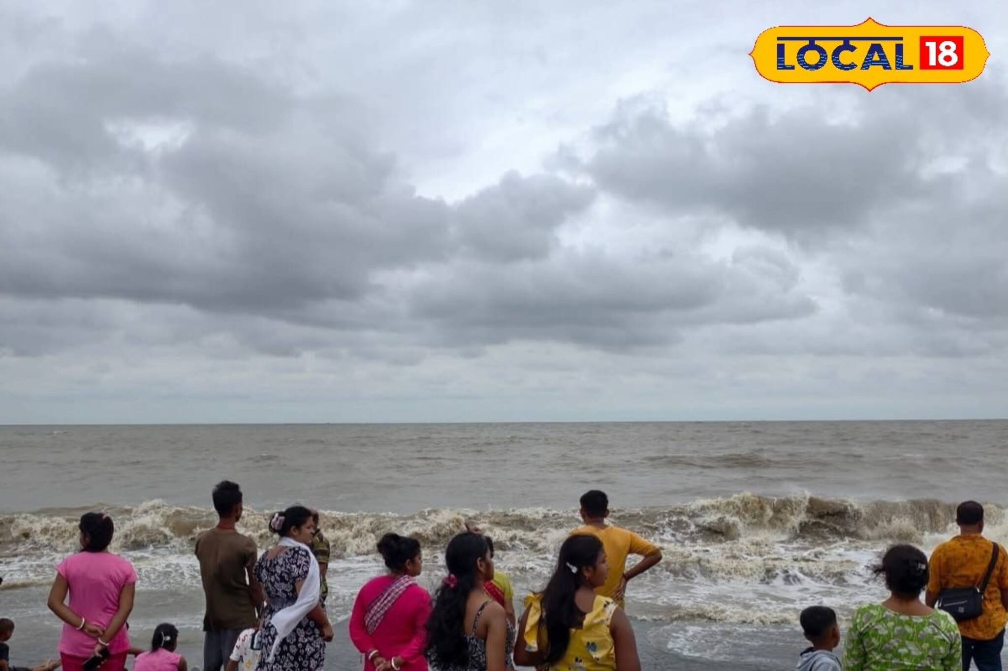 Weather Forecast: মেঘলা আকাশ, রাতেই ধেয়ে আসবে তুমুল বৃষ্টি? শুক্রবার সকাল থেকে কেমন থাকবে আবহাওয়া? জানুন লেটেস্ট আপডেট