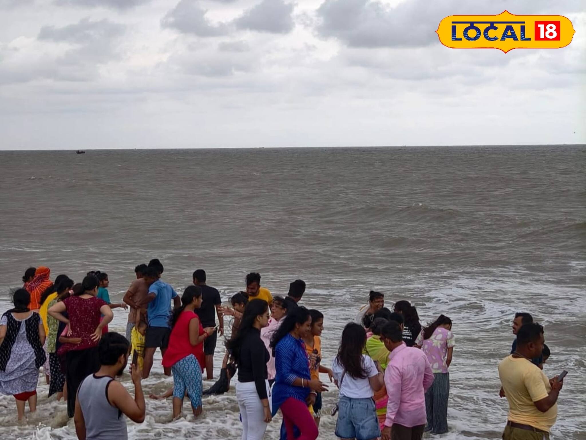 পুজোর আগে ব্যাপক বৃষ্টিপাত! রক্ষা নেই, ঝড়জলের তুলকালামে মাটি উৎসবের আনন্দ!