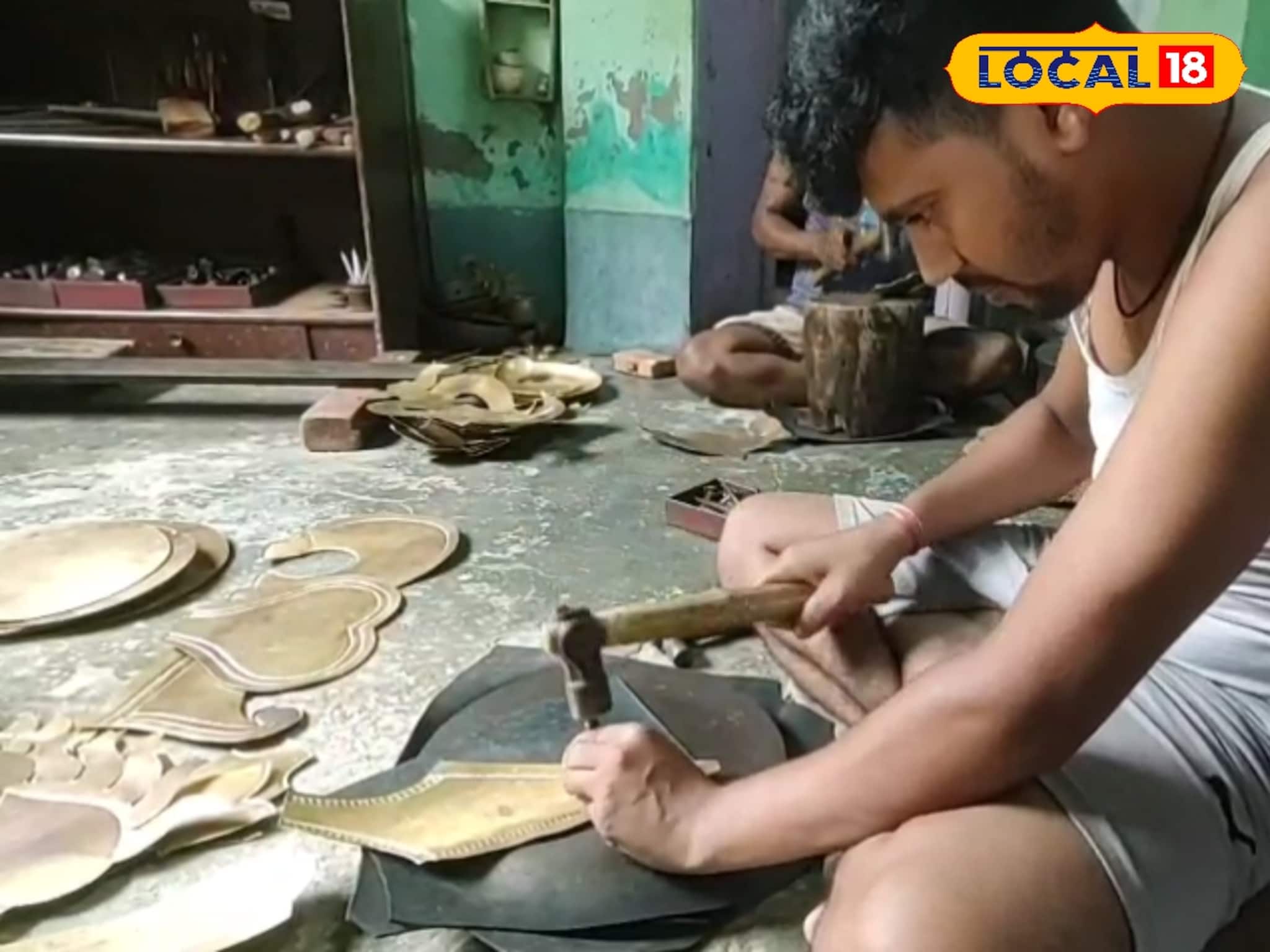 পুজোর বাকি অল্প কিছু দিন বাকি, তার আগে অস্ত্র তৈরির কারখানায় চূড়ান্ত ব্যস্ততা নবদ্বীপে