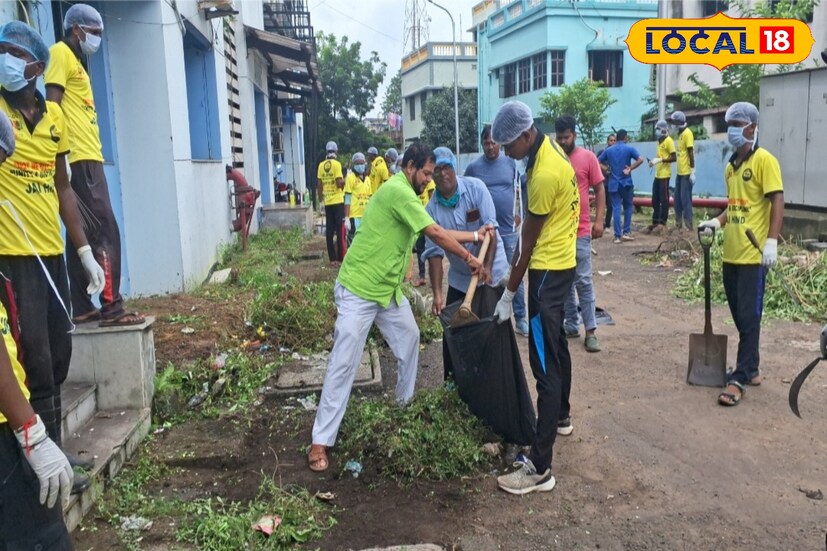 ভলেন্টিয়ারদের কাজে খুশি স্থানীয় বিধায়ক সহ এলাকার মানুষ‌। এই দিন ভলেন্টিয়ারদের সাথে খোদ বিধায়ক অলোক মুখার্জি কাজে হাত লাগান, দেখা যায় বেলচা নিয়ে নোংরা আবর্জনা তুলেন তিনি, এবং বেশ কিছুক্ষণ তাদের সাথে সময় কাটান তিনি (ছবি ও তথ্য: অনিকেত বাউরী)