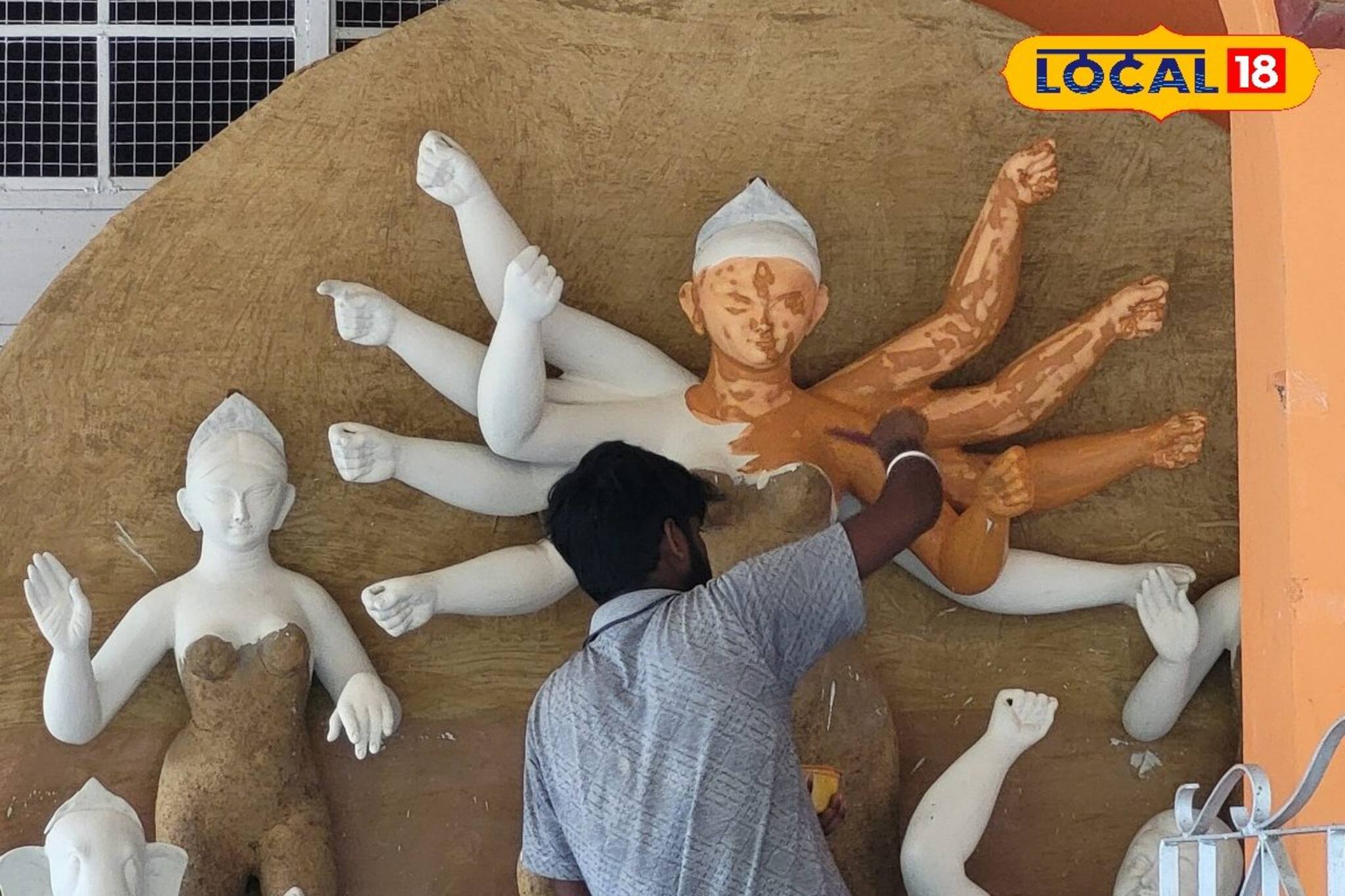 বীরভূমের রায়পাড়ার ৫০০ বছরের পুজো, মায়ের বিসর্জনের দিন বিতরণ করা হয় চকোলেট