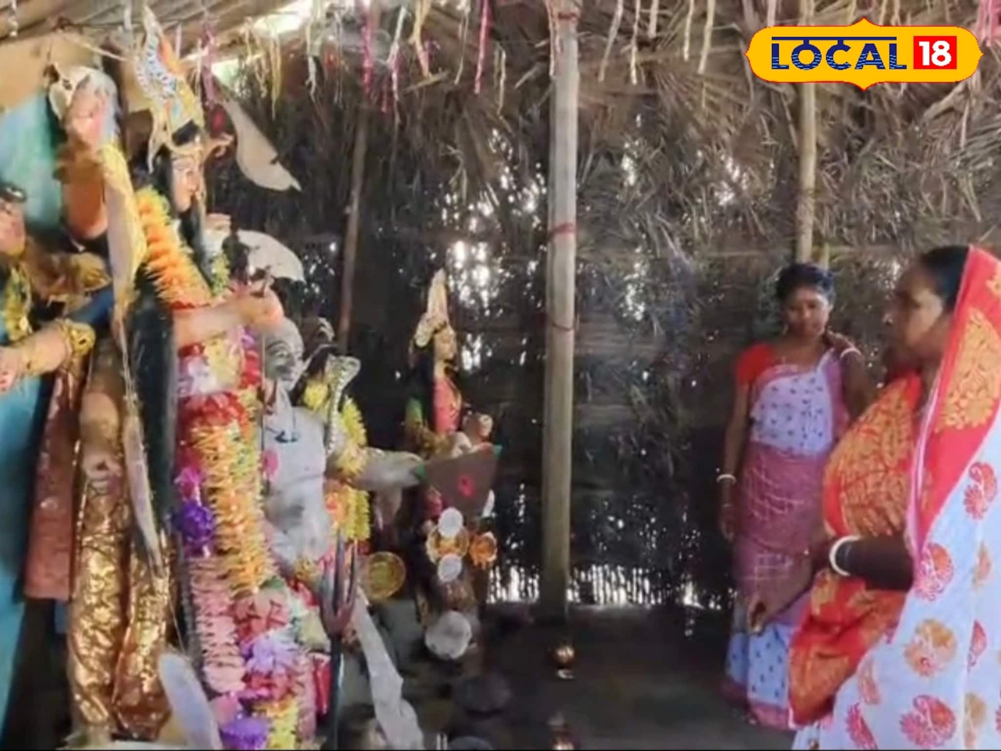 Durga Puja:নিজের মাতৃভাষায় তৈরি মন্ত্র, আদিবাসী রীতিতে দুর্গাপুজো করেন আদিবাসী মহিলা