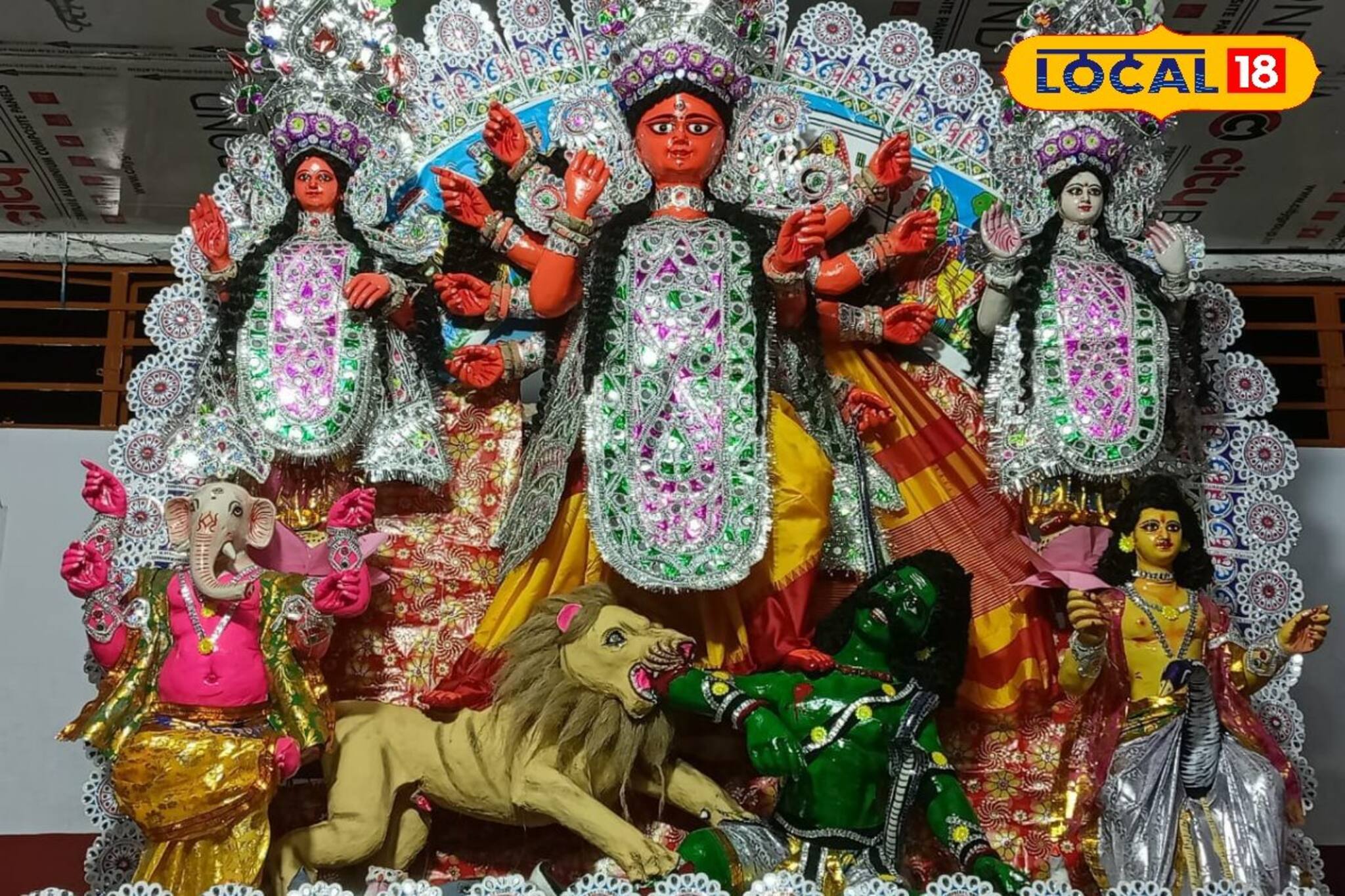 কিশোরের হাতে তৈরি প্রতিমায় শুরু হয়েছিল শারদো‍ৎসব, এই বনেদি পরিবারের পুজো ১৩০ বছরের পুরনো