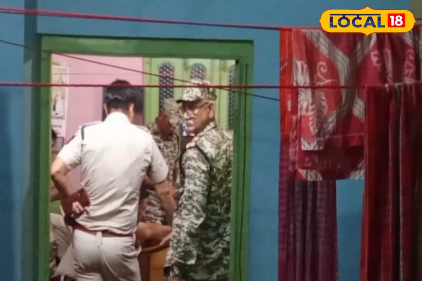 বালুরঘাটের রঘুনাথপুর এলাকায় অপূর্ব সরকারের শশুর বাড়িতে বেআইনি বিপুল পরিমাণ টাকার হদিশ পেয়েছে পুলিশ। এদিন শোবার ঘরে খাটের ভেতর থেকে উদ্ধার হয়েছে প্রায় ৬০ লক্ষ টাকা। সুস্মিতা গোস্বামী 