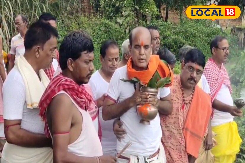 মহালয়ার আগেই শুরু হওয়া এই পুজোকে কেন্দ্র করে এখন উৎসবের রঙে রঙিন বালিজুড়ি। আগামী ১৫ দিন ধরে চলবে ভোগ, আরাধনা ও নানা আচার। গ্রামজুড়ে বাজবে ঘণ্টা-শঙ্খ, ভেসে আসবে ধূপের গন্ধ আর ভক্তিমূলক সংগীতের ধারা। ছবি ও তথ্য: সুদীপ্ত গড়াই 