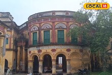 নারায়ণপুর জমিদার বাড়িতে বিসর্জনের সময় মা দুর্গাকে বরণ করেন বাড়ির পুরুষেরা