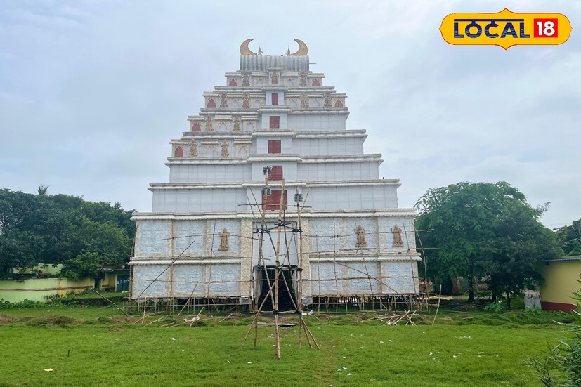 সেনরেলের সি ব্লকের দুর্গা পুজো এবার ৫০ তম বর্ষে পদার্পণ করছে। সুবর্ণ জয়ন্তী বর্ষে ভাবনা আসামের তিরুপতি বালাজি মন্দির এর আদলে পুজোর মণ্ডপ। বাজেট প্রায় ১৫ লক্ষ টাকা। ১০০ ফুটের সম্পূর্ণ মণ্ডপটি সাদা ও গোল্ডেন রঙ দিয়ে তৈরি করা হবে থাকবে আলোকসজ্জার বিশেষ চমক। (ছবি ও তথ্য রিন্টু পাঁজা)