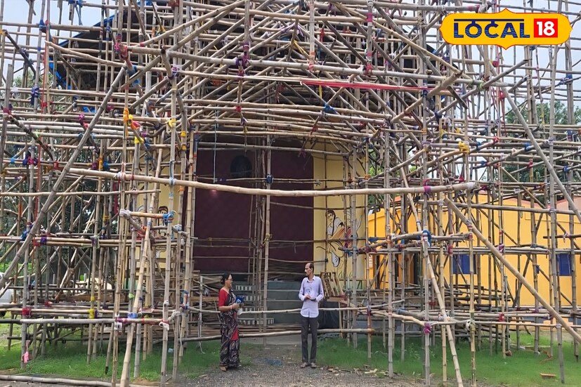আসানসোল সেনরেলে ই ব্লকের পুজো এবার ৫৪ তম বর্ষে পদার্পণ করছে। তাদের পুজোর বাজেট প্রায় ১৫ লক্ষ টাকা। এবার তাঁদের ভাবনায় ফুটিয়ে তুলছেন রাজস্থানের রাজমহলের আদলে পুজোর মণ্ডপ। বাঁশ, প্লাই সহ আরও উপকরণ দিয়ে তৈরি হচ্ছে পুজোর মণ্ডপ। এছাড়াও থাকবে বিভিন্ন আলোকসজ্জা।(ছবি ও তথ্য রিন্টু পাঁজা)
