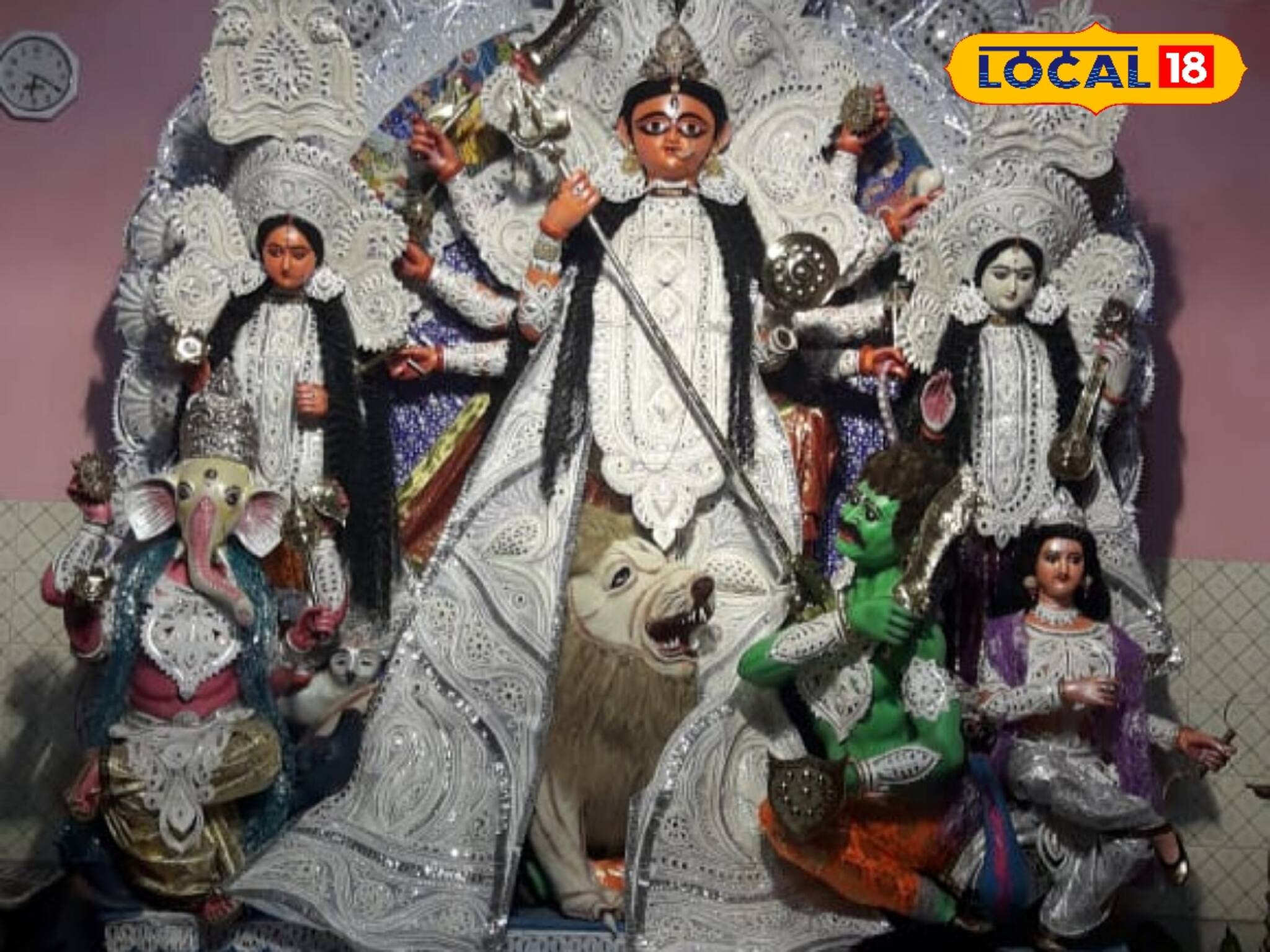 Durga Puja 2025: জঙ্গিপুরের ৩৫০ বছরের ঘোষাল বাড়ির দুর্গাপুজো, দশমীতে দেওয়া হয় ইলিশ ভোগ  