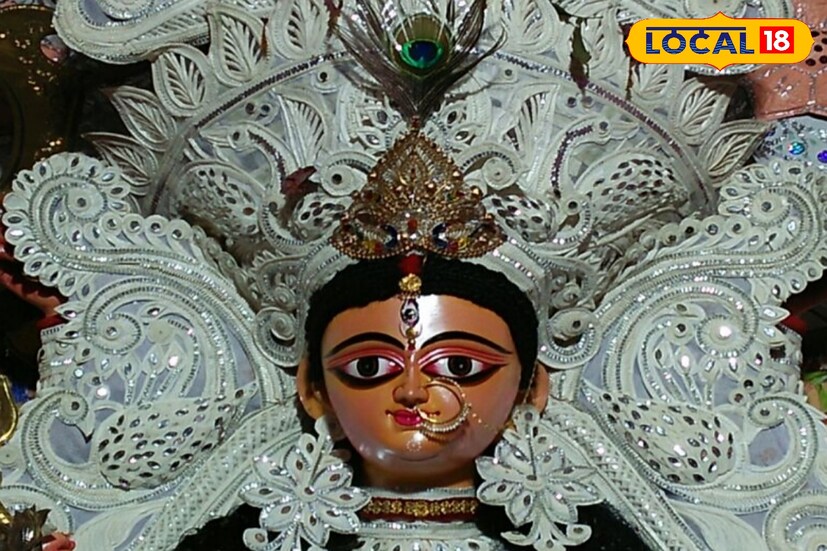 মুর্শিদাবাদ, তন্ময় মণ্ডল: ৩৫০ বছর অতিক্রম করেছে জঙ্গিপুরের ঘোষাল বাড়ির দুর্গাপুজো। ছবি ও তথ্যঃ তন্ময় মন্ডল 