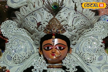 জঙ্গিপুরের ৩৫০ বছরের ঘোষাল বাড়ির দুর্গাপুজো, দশমীতে দেওয়া হয় ইলিশ ভোগ জঙ্গিপুরের ৩৫০ বছরের ঘোষাল বাড়ির দুর্গাপুজো, দশমীতে দেওয়া হয় ইলিশ ভোগ