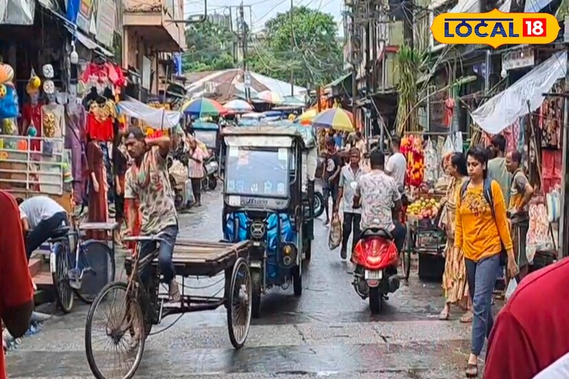 বিশ্বকর্মা পুজোর বিশেষ চাহিদার জিনিস আখ আর নারকেল। প্রতিটি ৫০ টাকা দরে বিক্রি হলেও হাতছাড়া করতে চাইছেন না কেউ। উৎসবের আবেগে দাম বাড়লেও ক্রেতাদের ভিড় সামলানো যাচ্ছে না। বাজারে গেলে কার্যত খাবি খাচ্ছে আম জনতা। কবে বাজারদর খানিকটা লাগালে আসবে সে দিকেই তাকিয়ে আমজনতা! 
